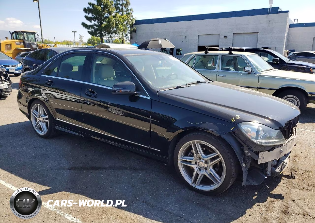 2013 Mercedes-Benz C 250 VIN:WDDGF4HB3DR294009 - 4
