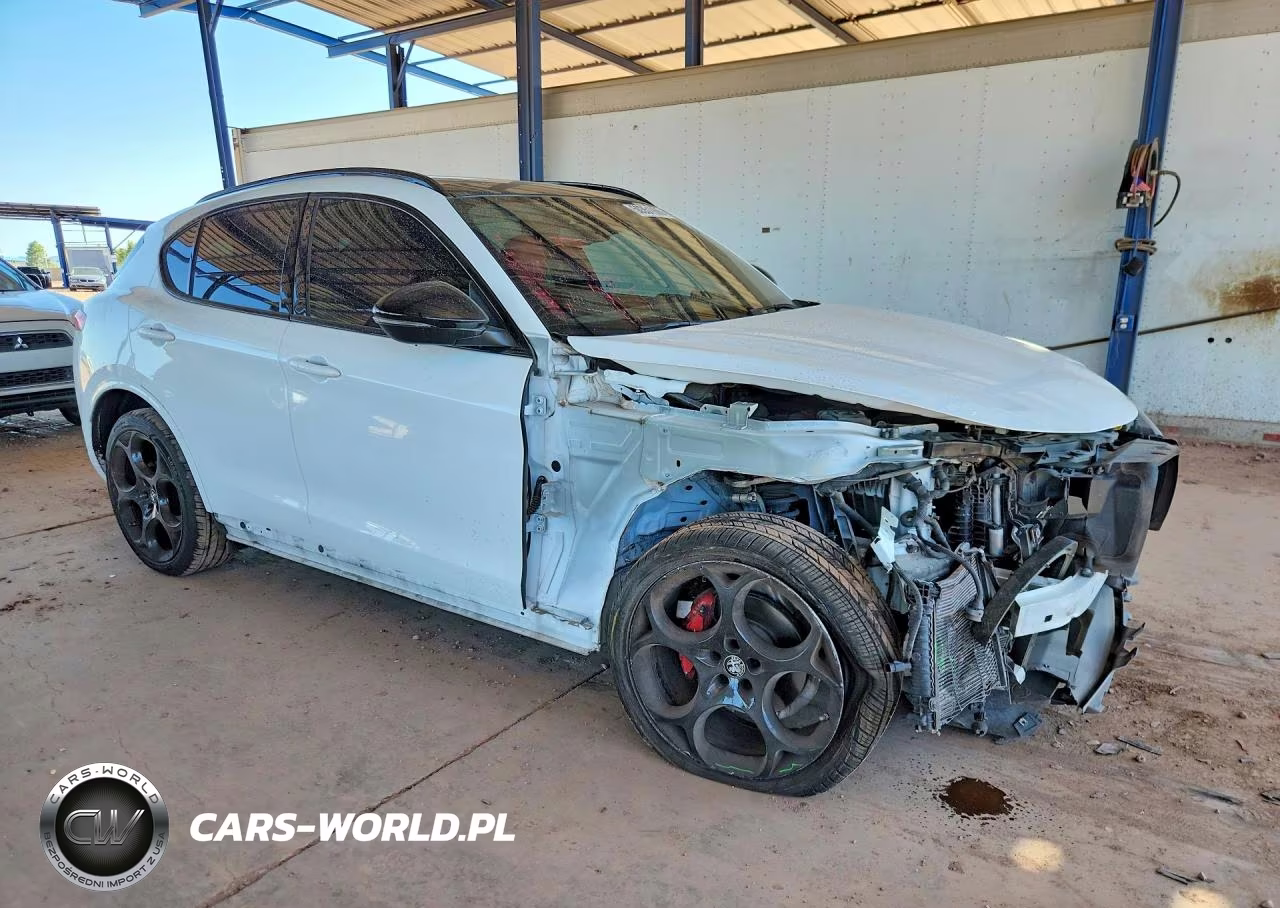 2022 Alfa Romeo Stelvio Ti VIN:ZASPAKBN6N7D31459 - 4
