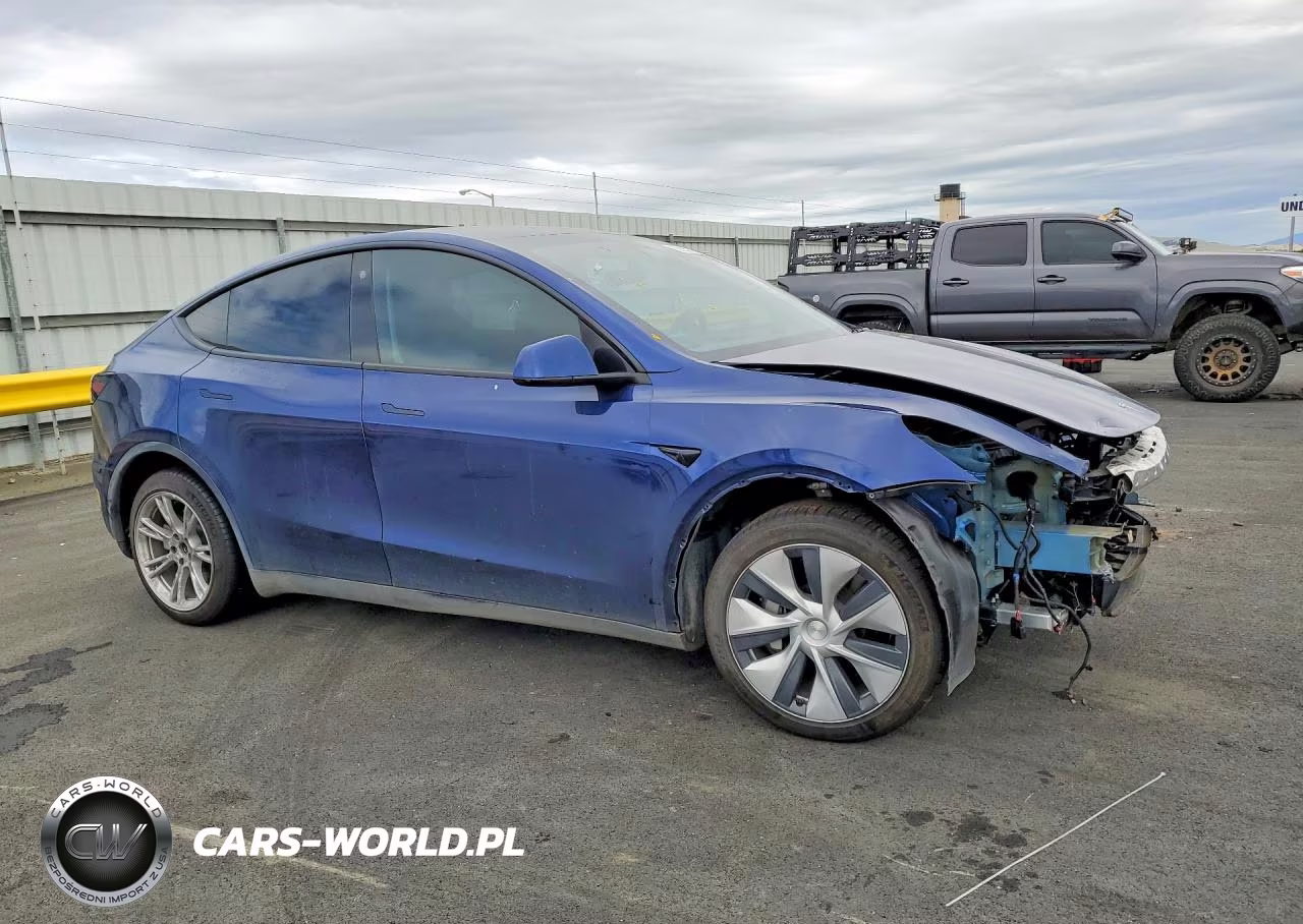 2022 Tesla Model Y VIN:7SAYGDEE1NF550734 - 4