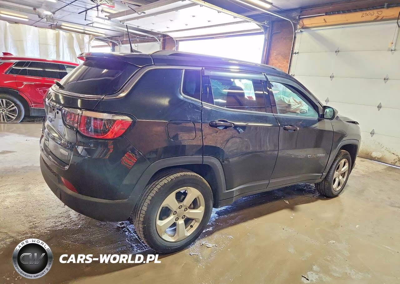 2018 Jeep Compass Latitude VIN:3C4NJDBB3JT366175 - 3