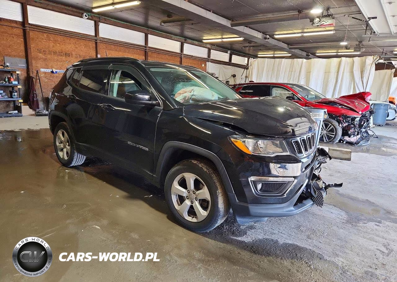 2018 Jeep Compass Latitude VIN:3C4NJDBB3JT366175 - 4