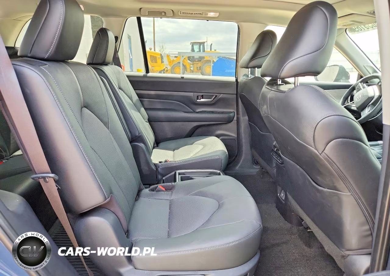 2025 Toyota Grand Highlander Platinum VIN:5TDAAAB53SS089711 - 11