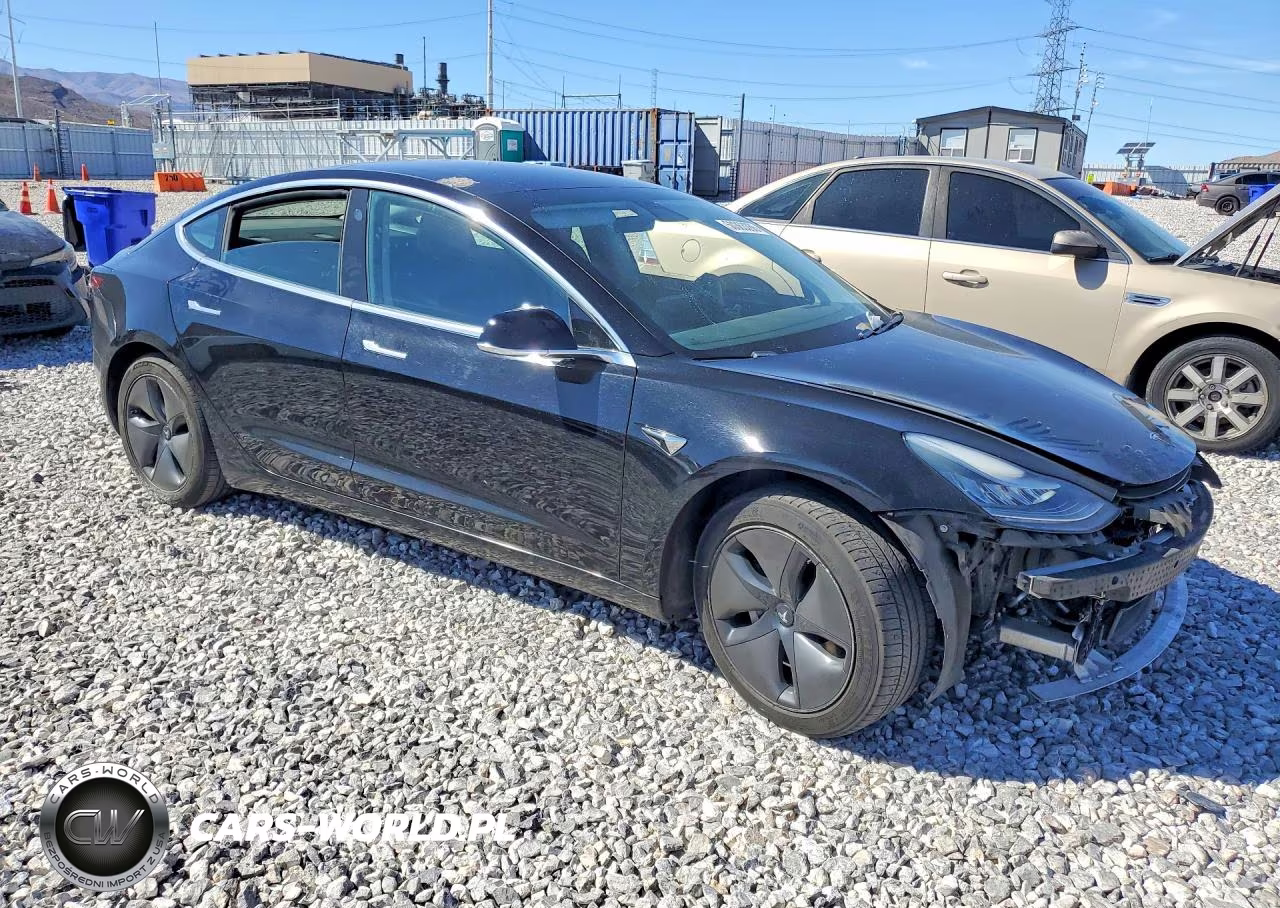 2019 Tesla Model 3 VIN:5YJ3E1EB3KF385220 - 4