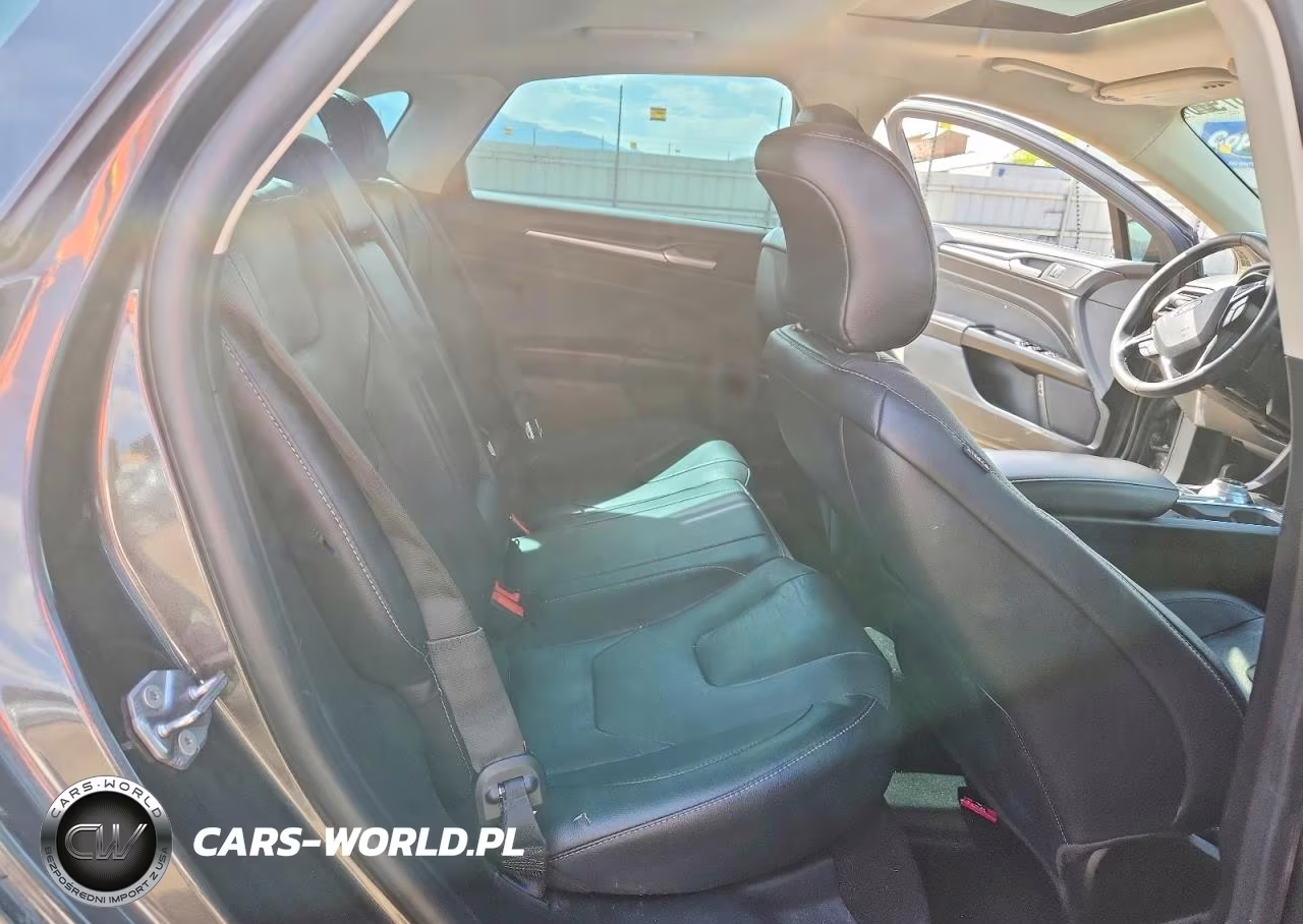 2019 Ford Fusion Titanium VIN:3FA6P0RU3KR240180 - 10