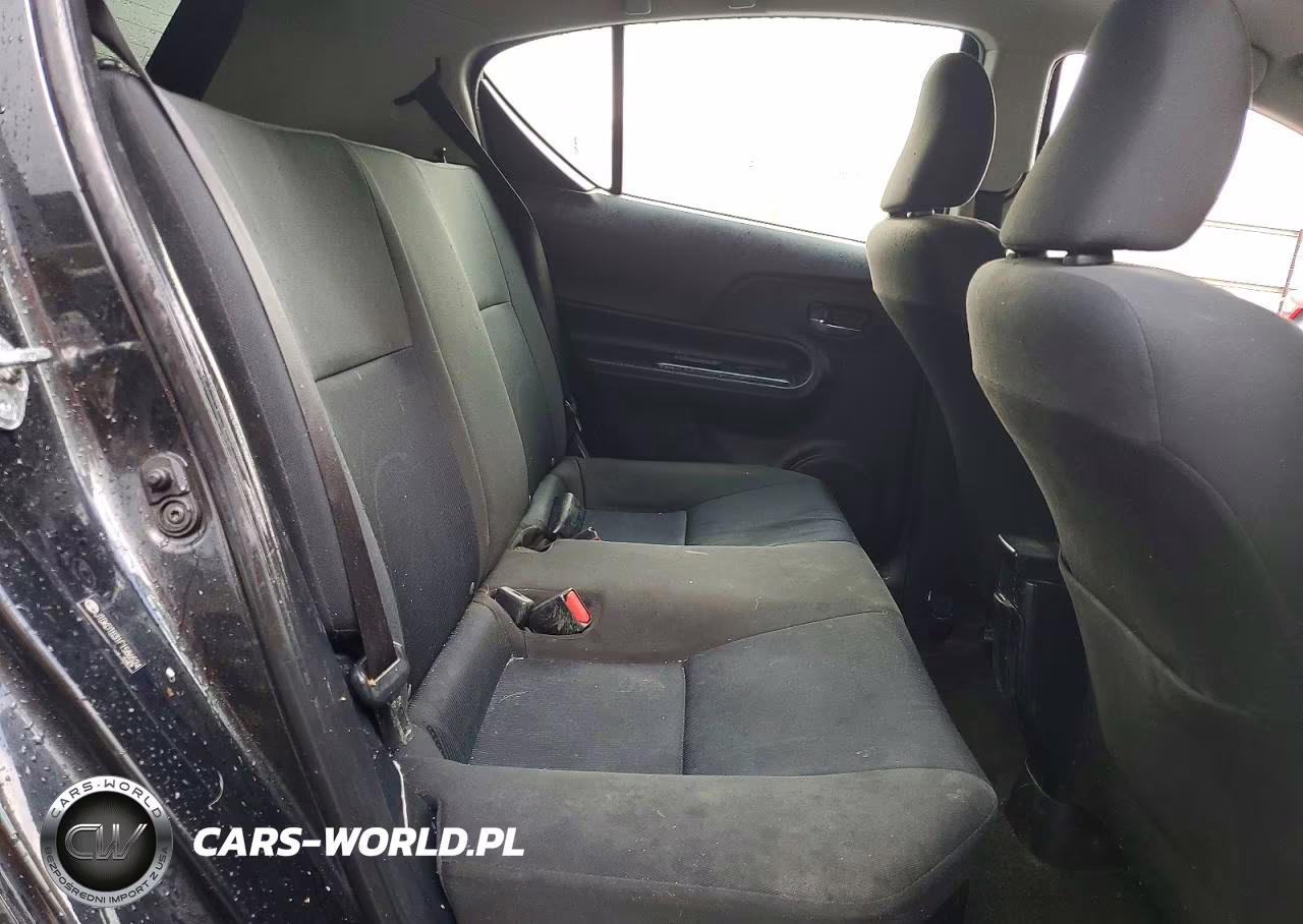 2015 Toyota Prius C Two VIN:JTDKDTB31F1586524 - 10