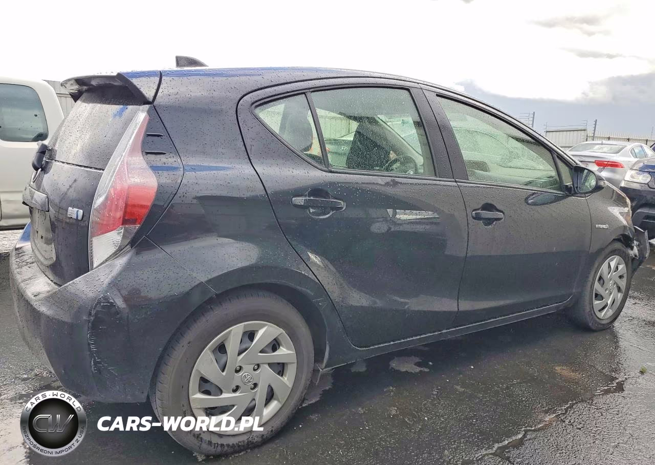 2015 Toyota Prius C Two VIN:JTDKDTB31F1586524 - 3