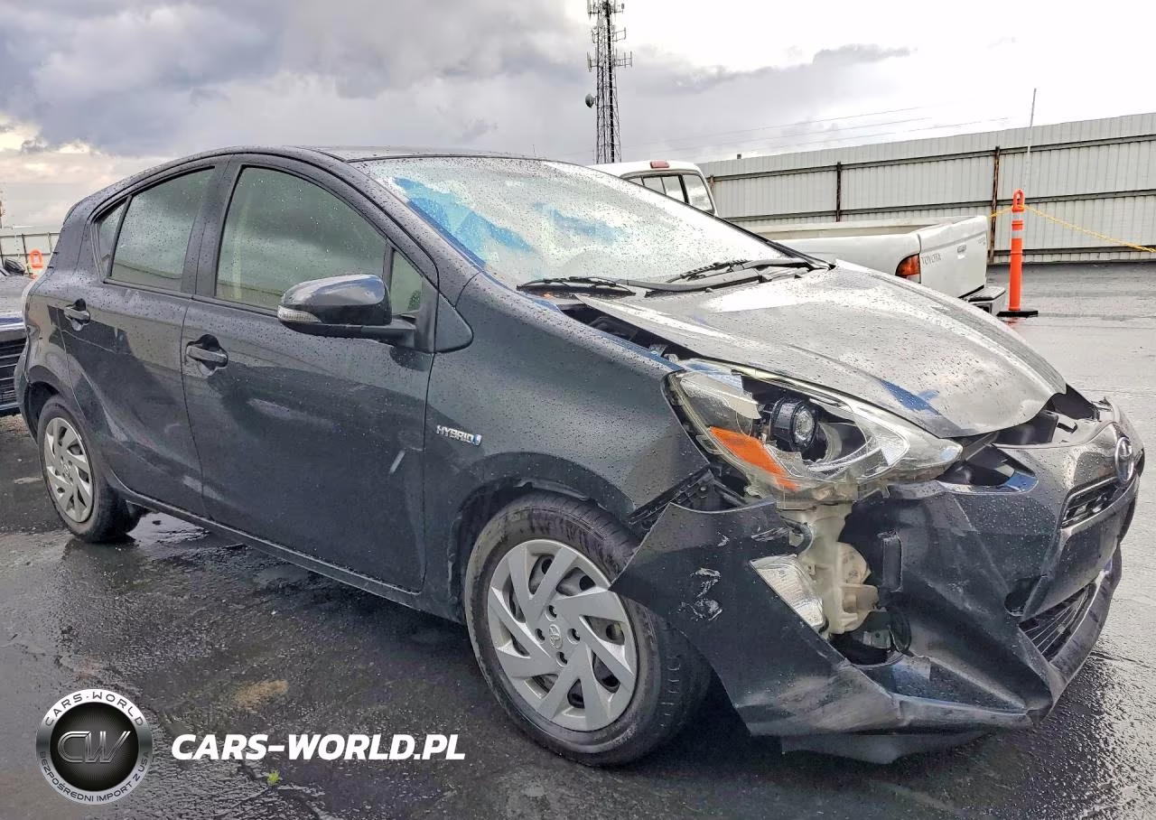 2015 Toyota Prius C Two VIN:JTDKDTB31F1586524 - 4