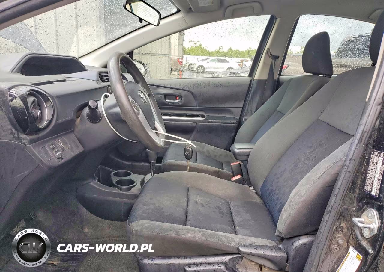 2015 Toyota Prius C Two VIN:JTDKDTB31F1586524 - 7