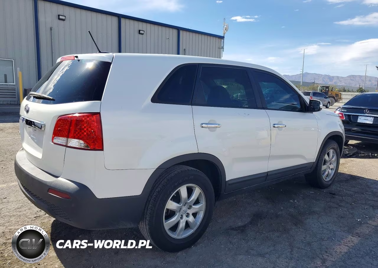 2012 Kia Sorento Lx VIN:5XYKT3A15CG232634 - 3