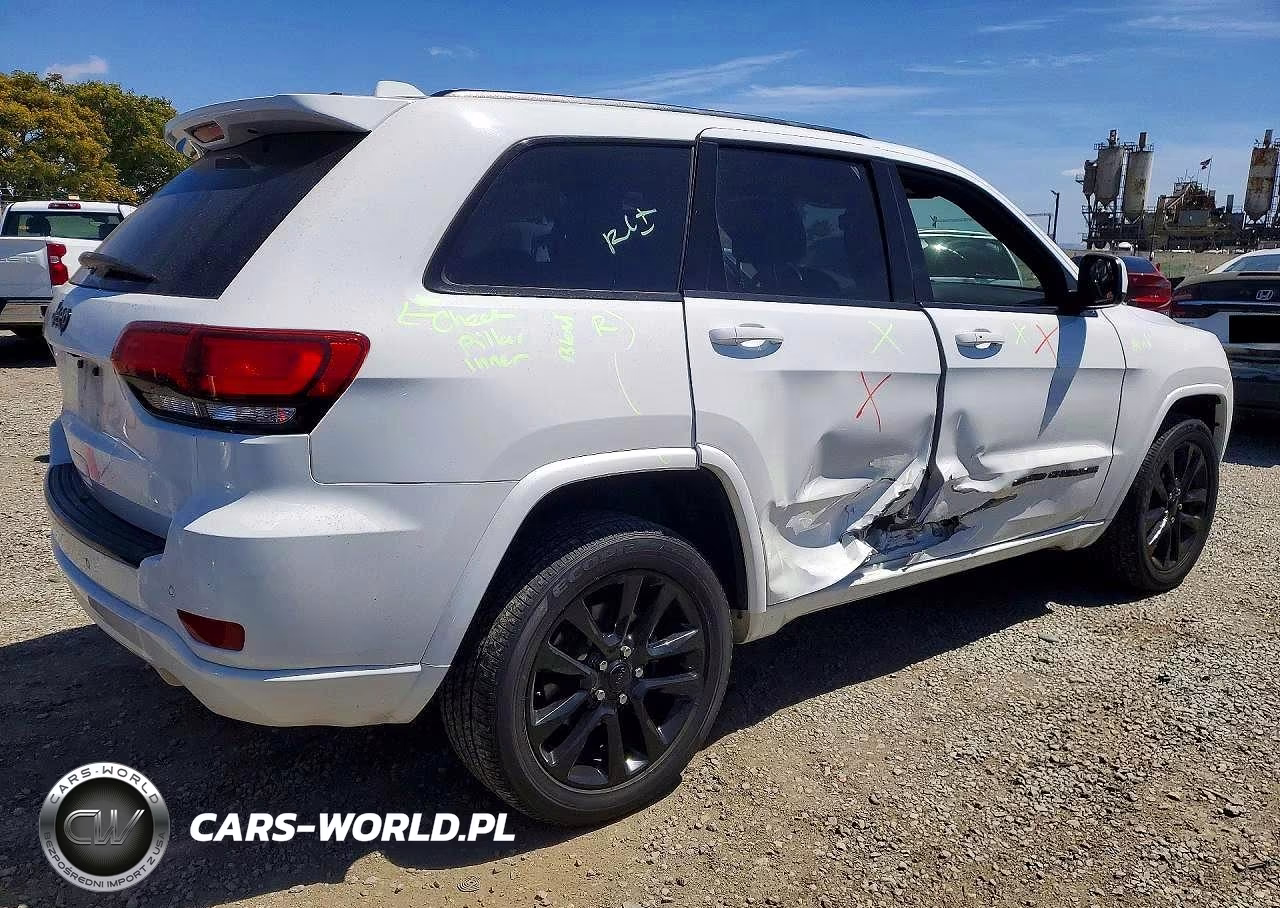 2018 Jeep Grand Cherokee Laredo VIN:1C4RJFAG6JC245744 - 3
