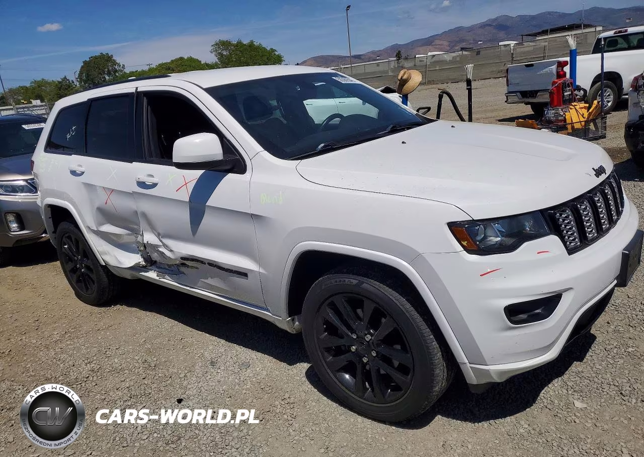 2018 Jeep Grand Cherokee Laredo VIN:1C4RJFAG6JC245744 - 4