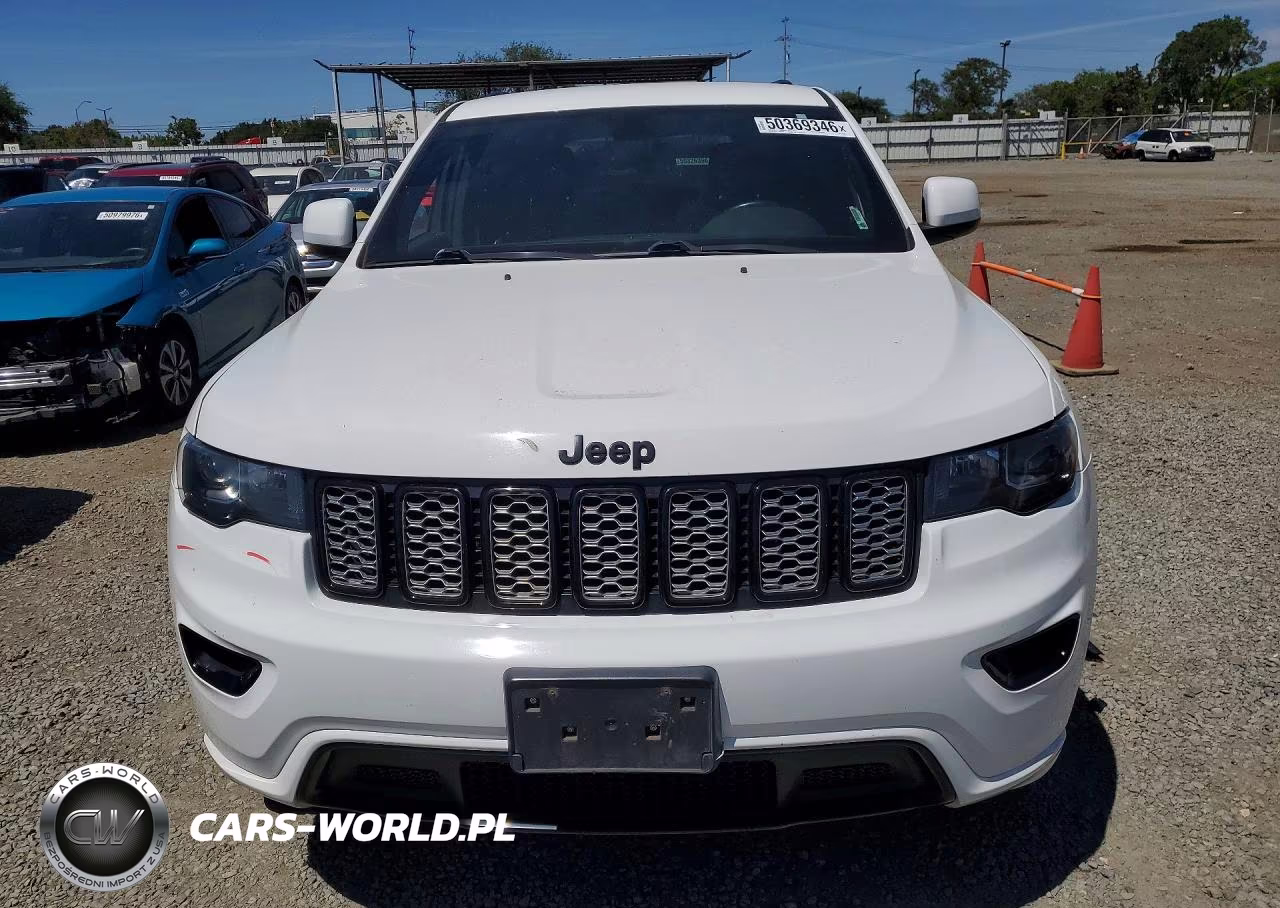 2018 Jeep Grand Cherokee Laredo VIN:1C4RJFAG6JC245744 - 5