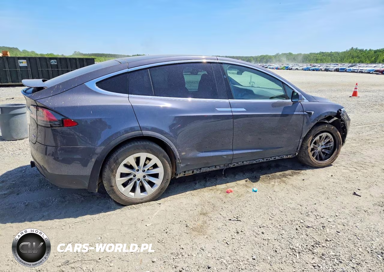 2018 Tesla Model X VIN:5YJXCAE22JF138437 - 3