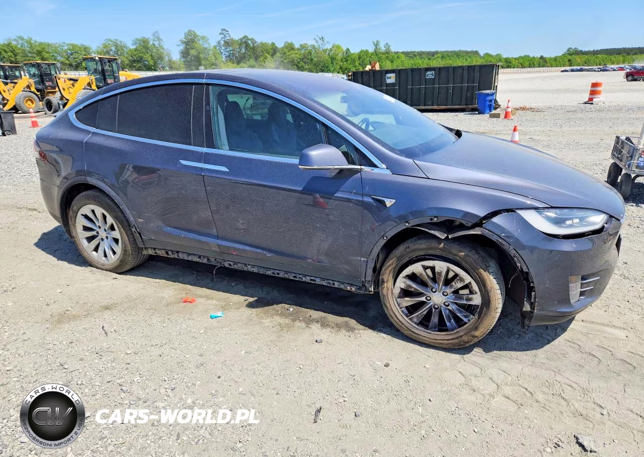 2018 Tesla Model X VIN:5YJXCAE22JF138437 - 4