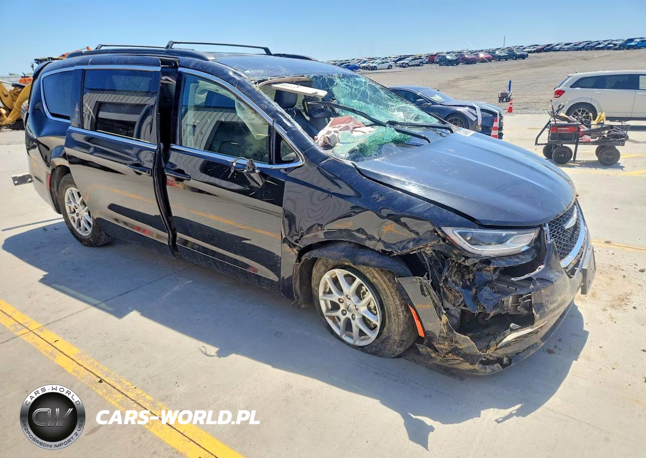 2022 Chrysler Pacifica Touring L VIN:2C4RC1BG5NR117942 - 4