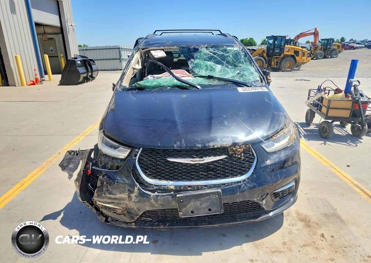 2022 Chrysler Pacifica Touring L VIN:2C4RC1BG5NR117942 - 5