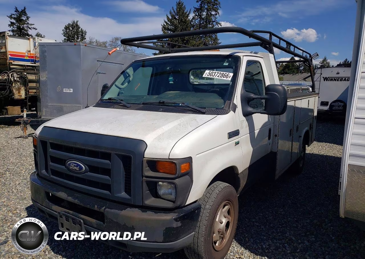 2010 Ford Econoline E350 Super Duty Cutaway Van