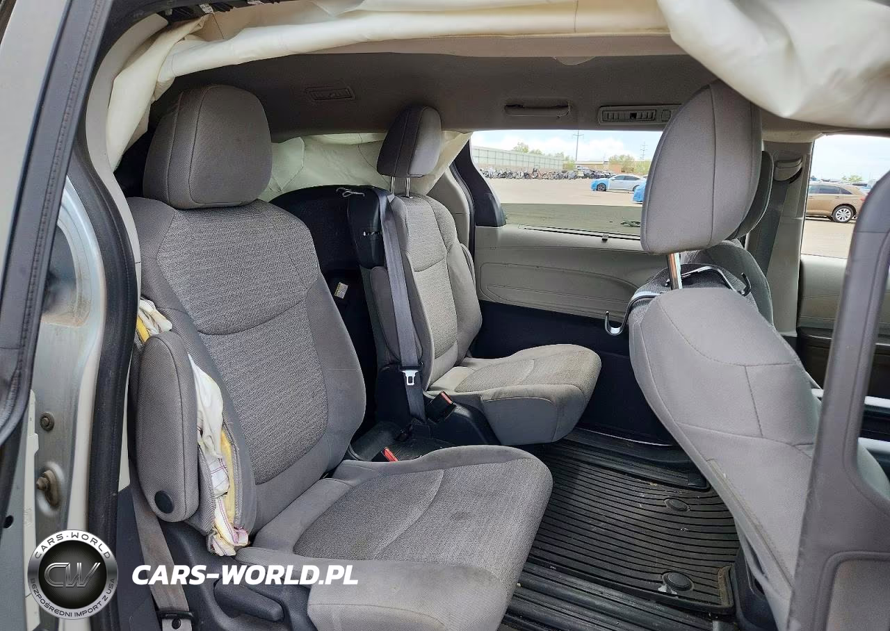 2021 Toyota Sienna Le VIN:5TDKSKFC1MS003735 - 11