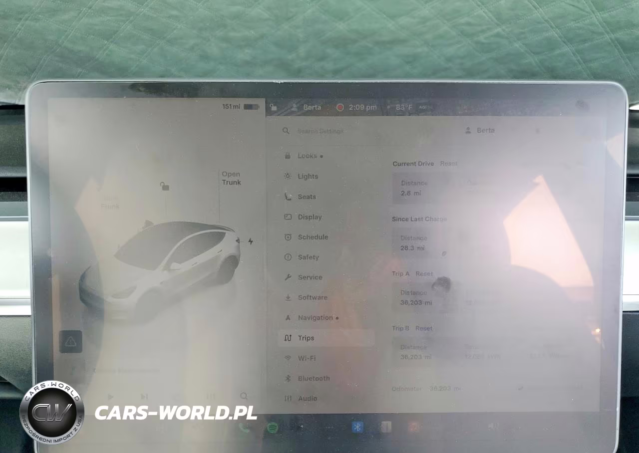 2022 Tesla Model Y VIN:7SAYGDEF4NF522368 - 9