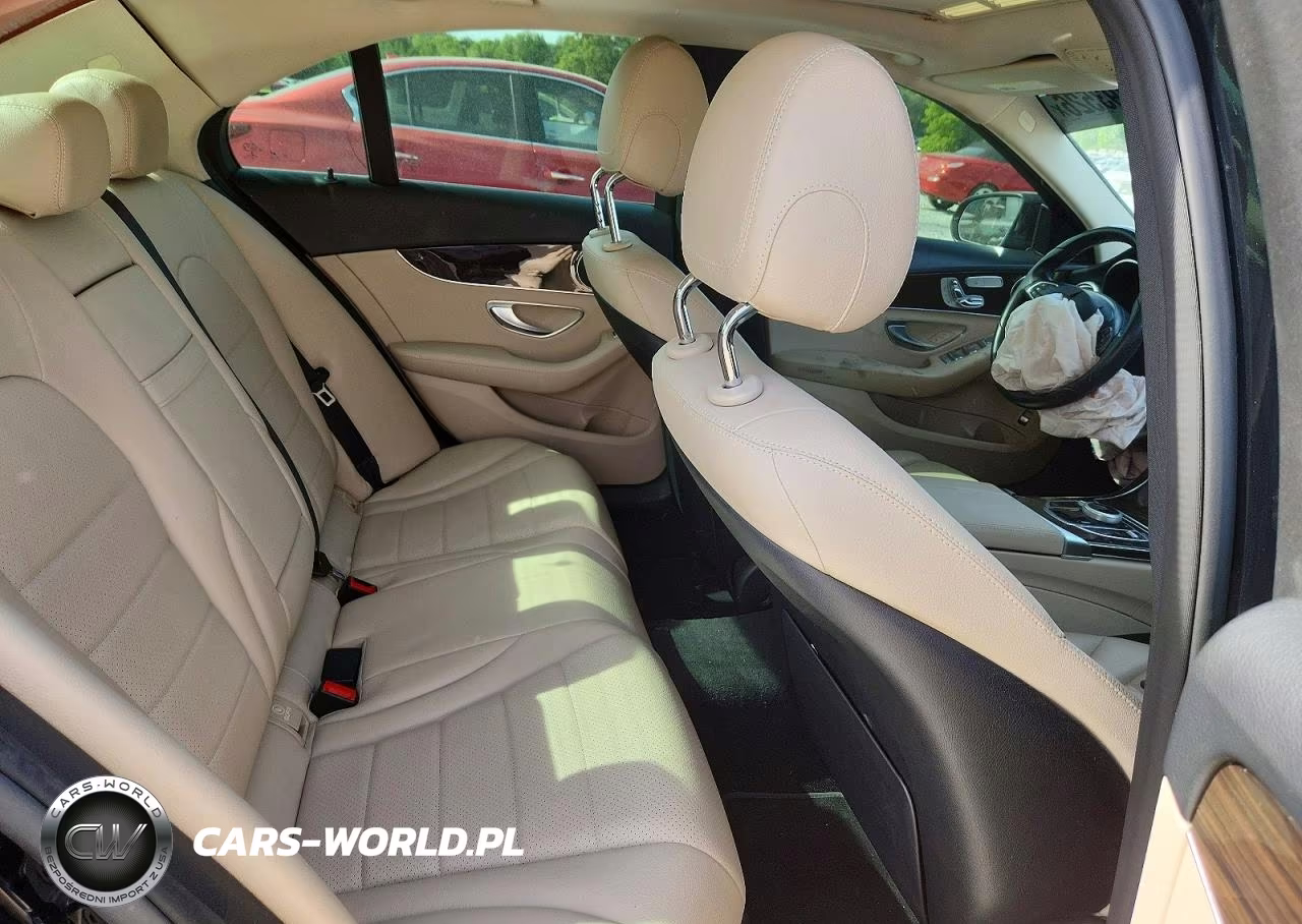 2018 Mercedes-Benz C 300 VIN:55SWF4JB1JU275720 - 10