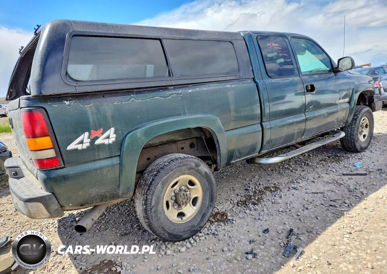 2005 GMC Sierra K2500 Heavy Duty VIN:1GTHK29U35E233461 - 3