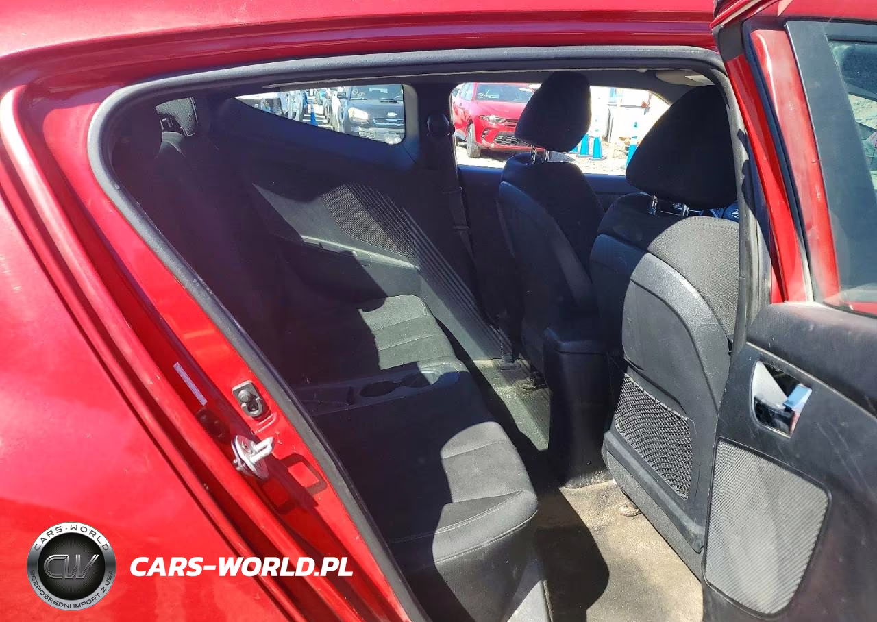 2017 Hyundai Veloster Base VIN:KMHTC6AD3HU315125 - 11