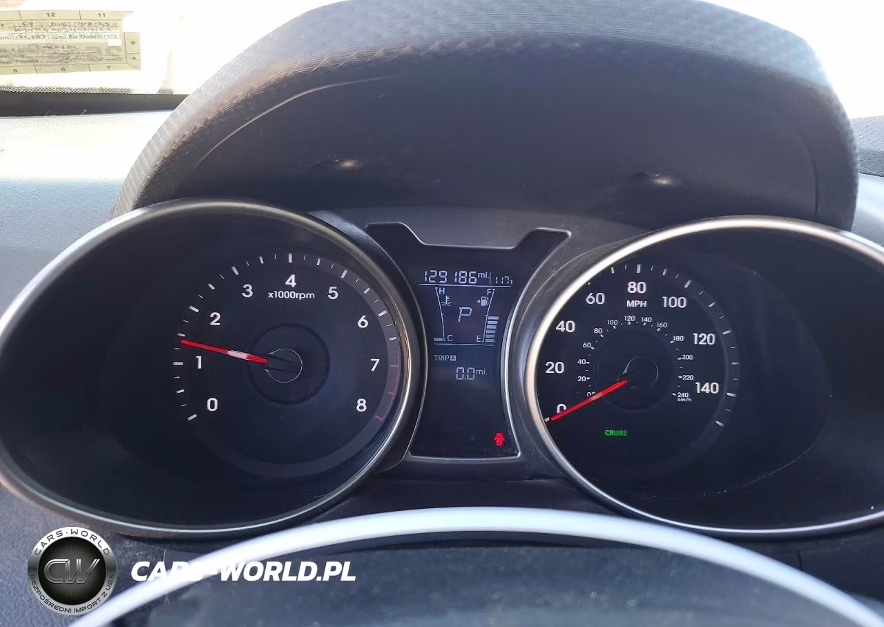 2017 Hyundai Veloster Base VIN:KMHTC6AD3HU315125 - 9