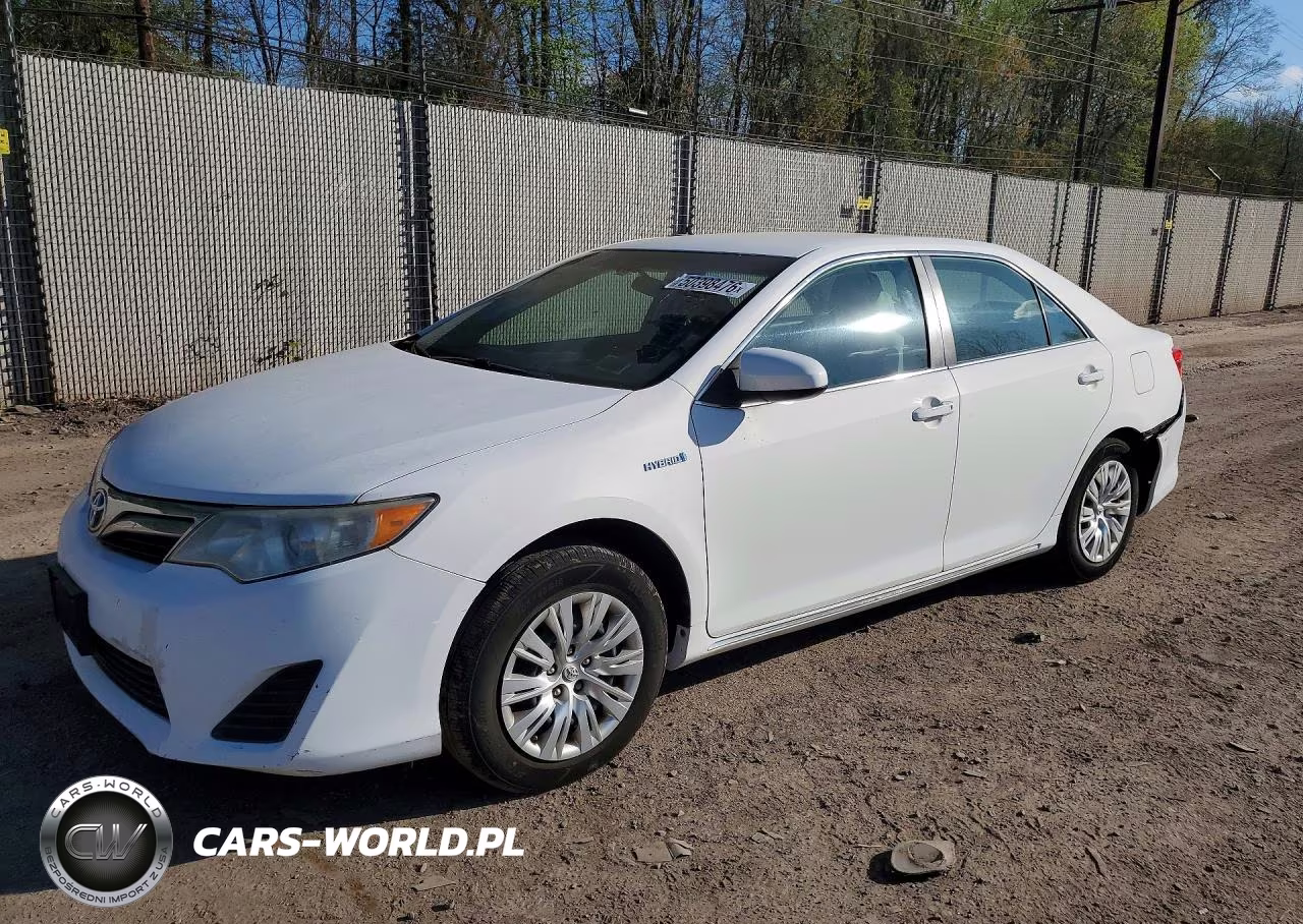 2013 Toyota Camry Hybrid Le – zdjęcie 1 z 12