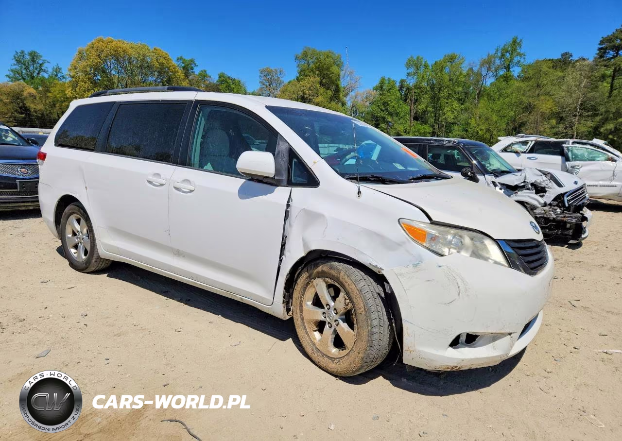 2013 Toyota Sienna Le VIN:5TDKK3DC0DS393199 - 4