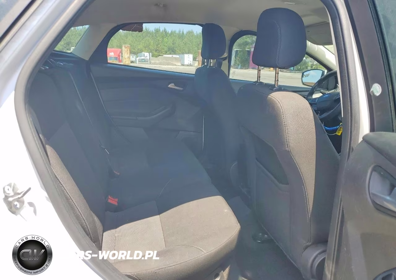 2018 Ford Focus Se VIN:1FADP3K23JL219764 - 10