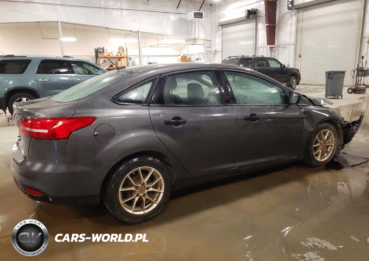 2016 Ford Focus S VIN:1FADP3E20GL405430 - 3