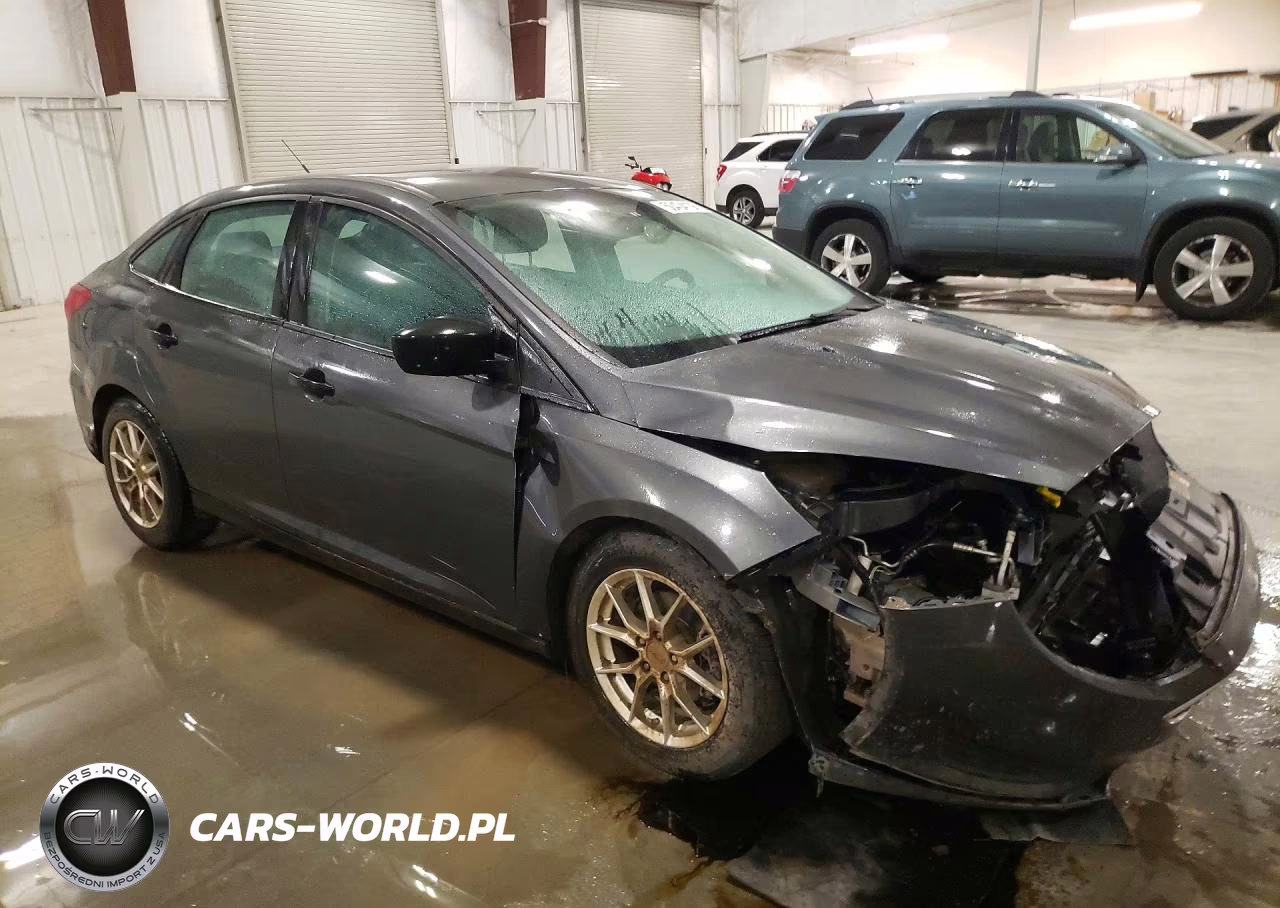 2016 Ford Focus S VIN:1FADP3E20GL405430 - 4
