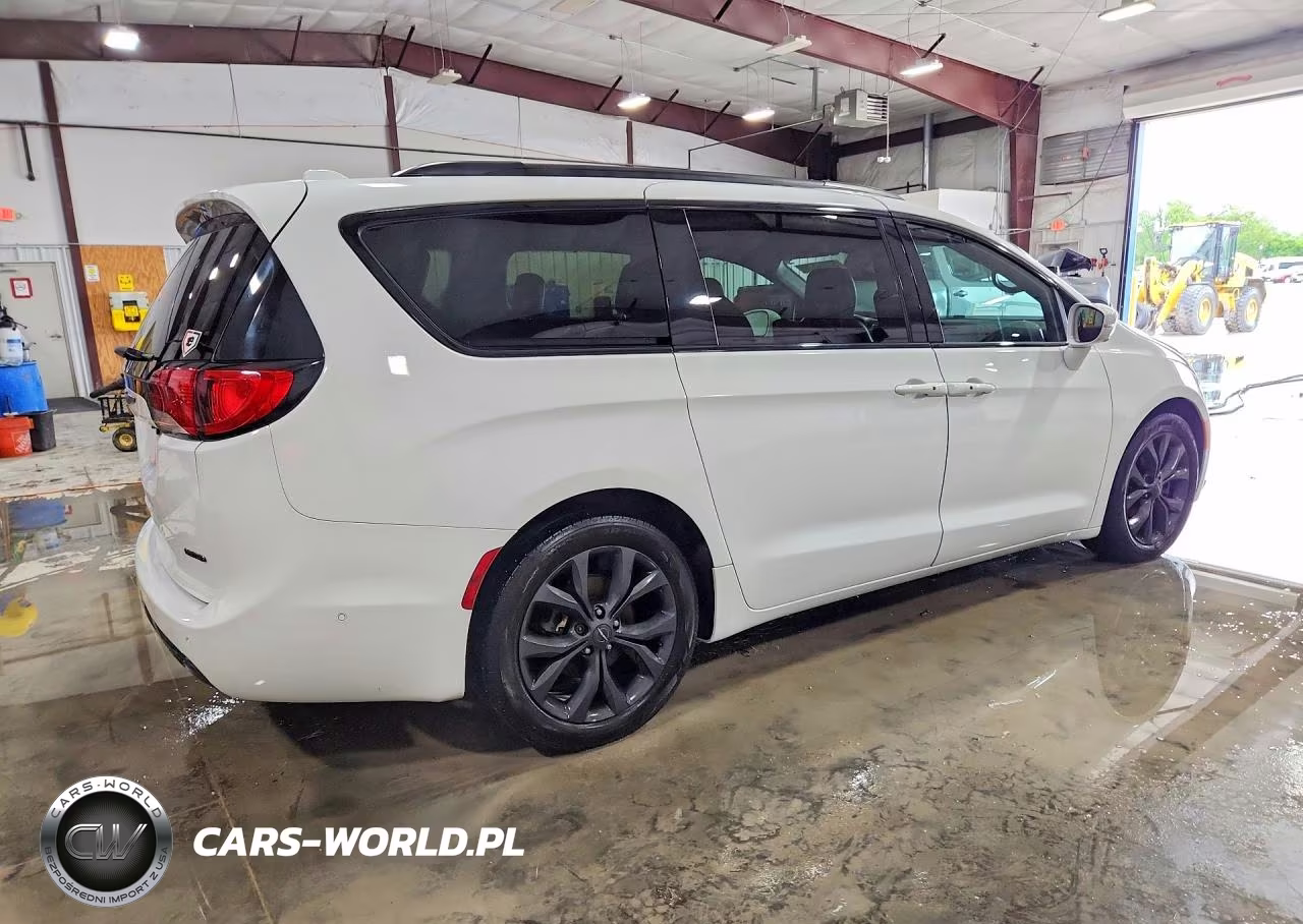 2019 Chrysler Pacifica Limited VIN:2C4RC1GG3KR525215 - 3