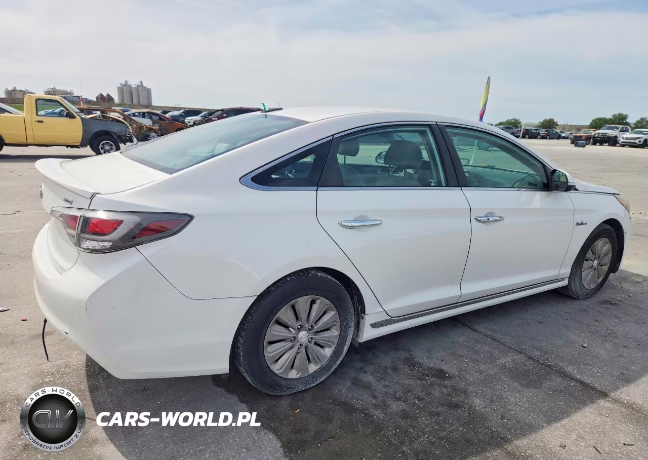 2016 Hyundai Sonata Hybrid Se VIN:KMHE24L13GA038575 - 3