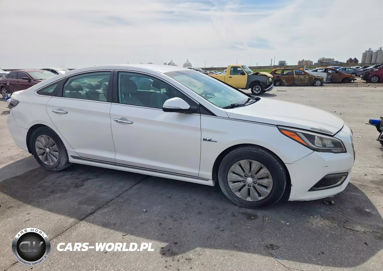 2016 Hyundai Sonata Hybrid Se VIN:KMHE24L13GA038575 - 4