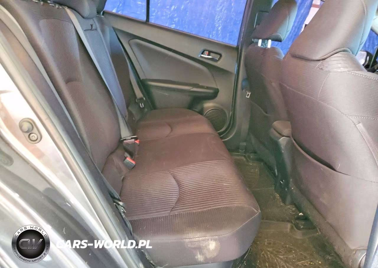 2018 Toyota Prius Three VIN:JTDKARFUXJ3551153 - 10