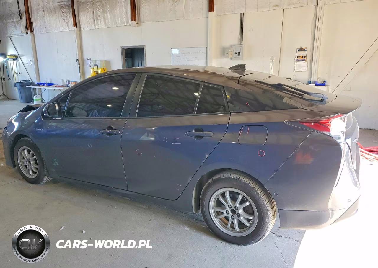 2018 Toyota Prius Three VIN:JTDKARFUXJ3551153 - 2