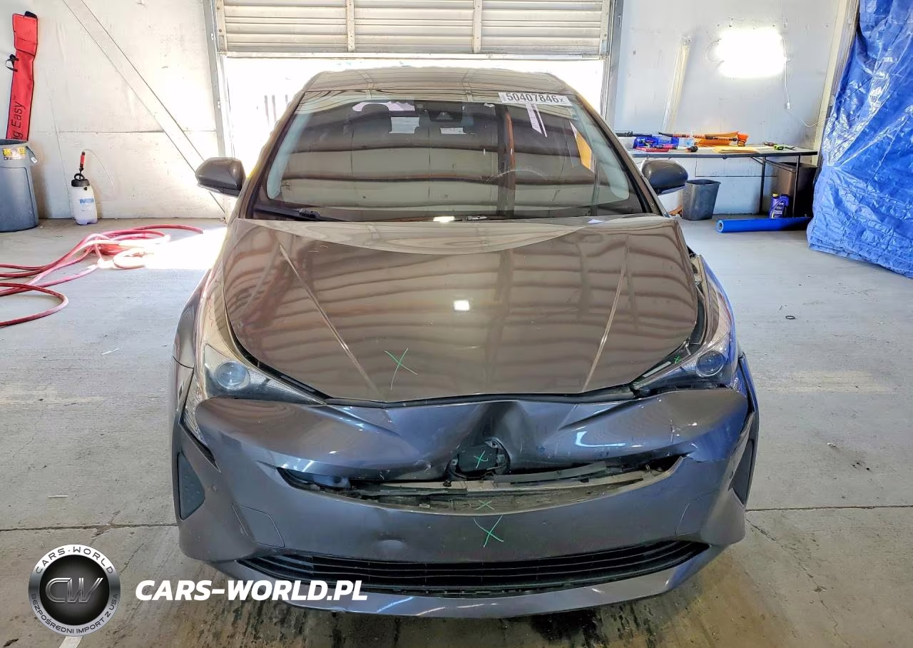 2018 Toyota Prius Three VIN:JTDKARFUXJ3551153 - 5