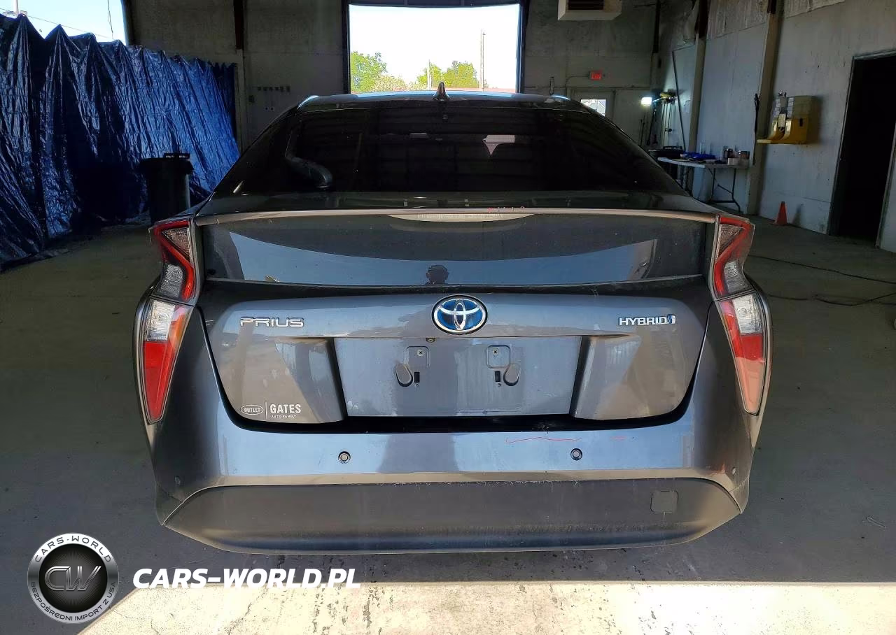 2018 Toyota Prius Three VIN:JTDKARFUXJ3551153 - 6