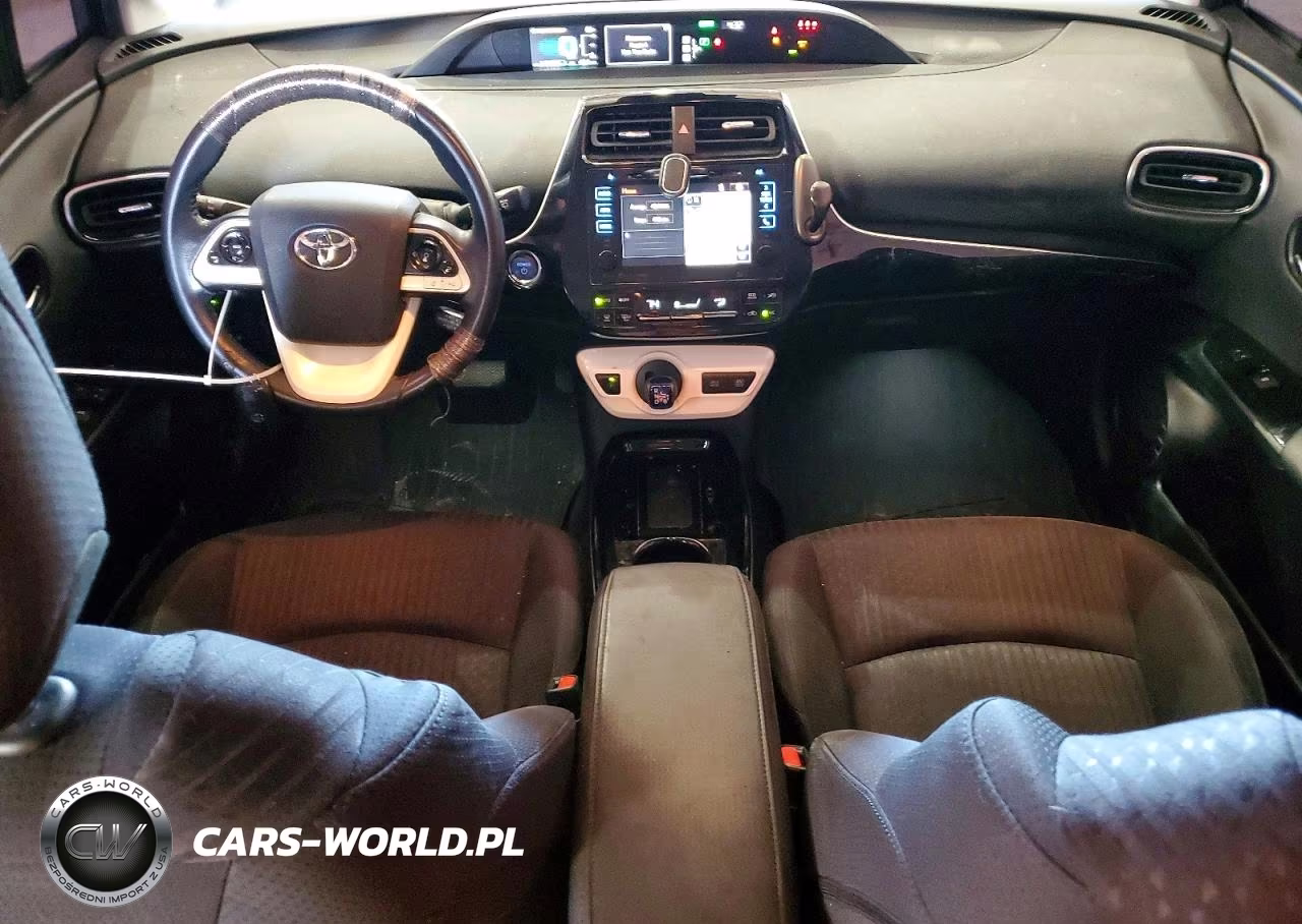 2018 Toyota Prius Three VIN:JTDKARFUXJ3551153 - 8