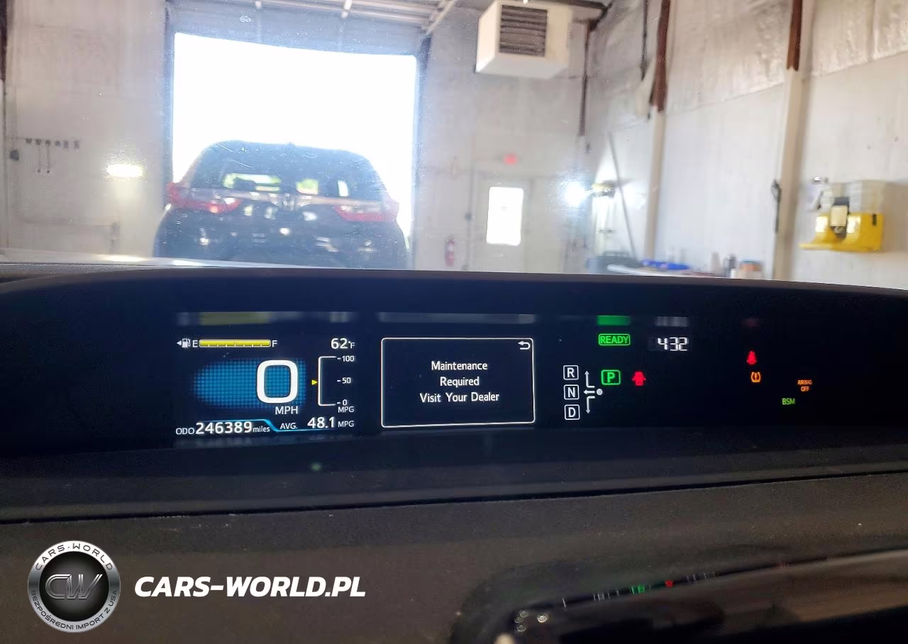 2018 Toyota Prius Three VIN:JTDKARFUXJ3551153 - 9