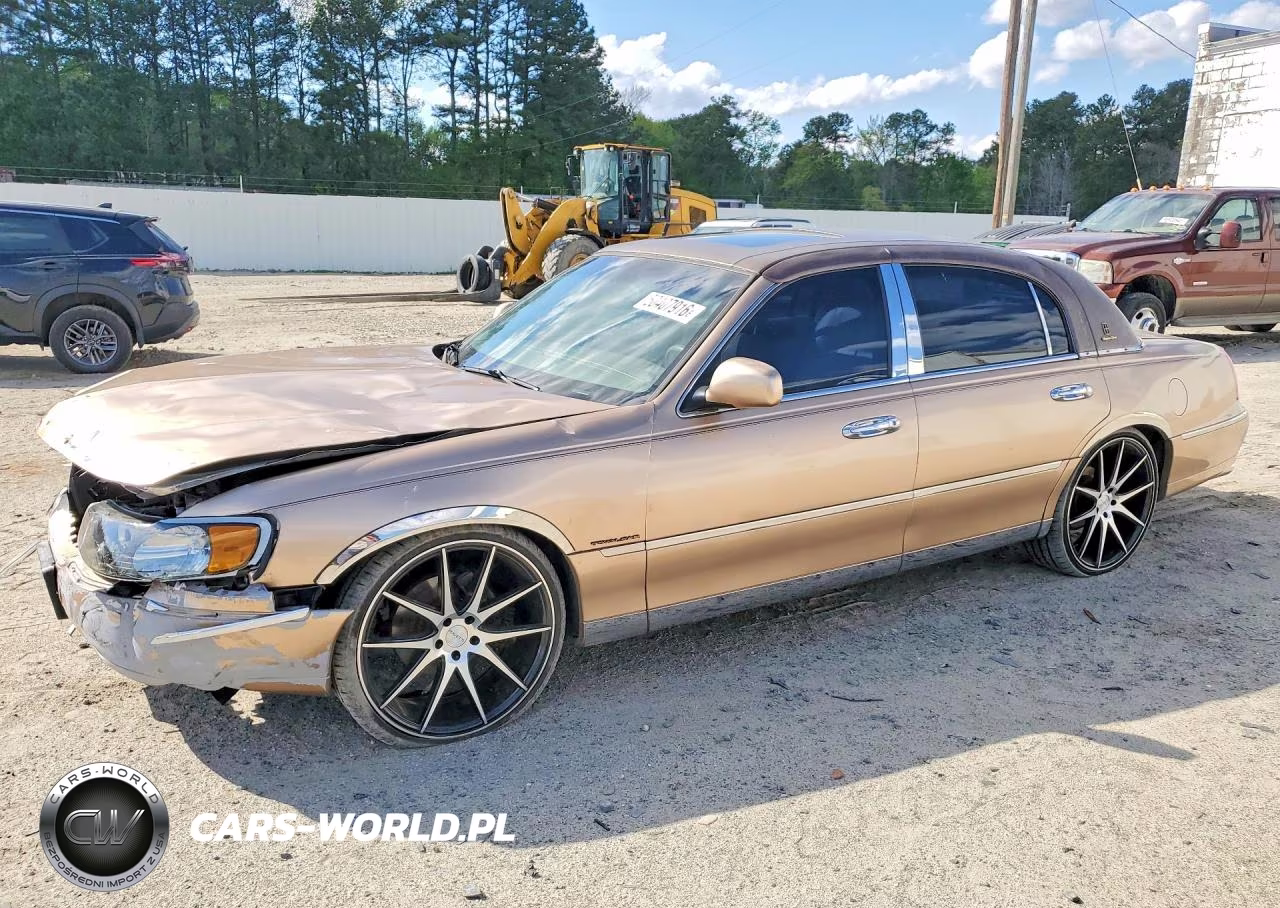 1999 Lincoln Town Car Signature