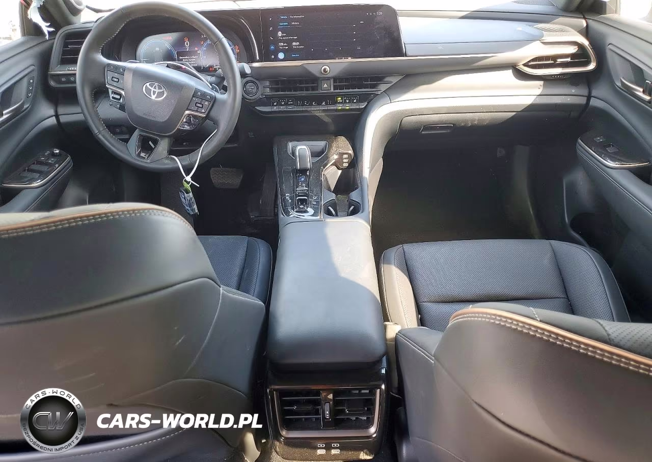 2025 Toyota Crown Signia Limited VIN:JTDACAAJ8S3019924 - 8