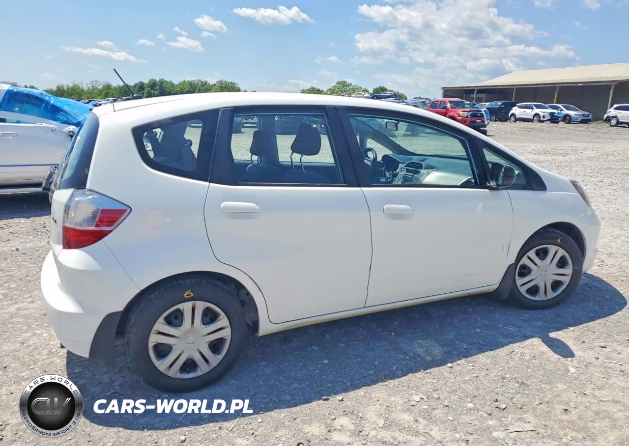 2011 Honda Fit VIN:JHMGE8H3XBS007993 - 3