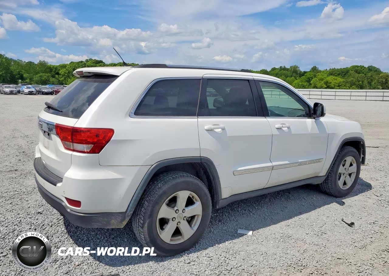 2013 Jeep Grand Cherokee Laredo VIN:1C4RJEAG7DC588061 - 3