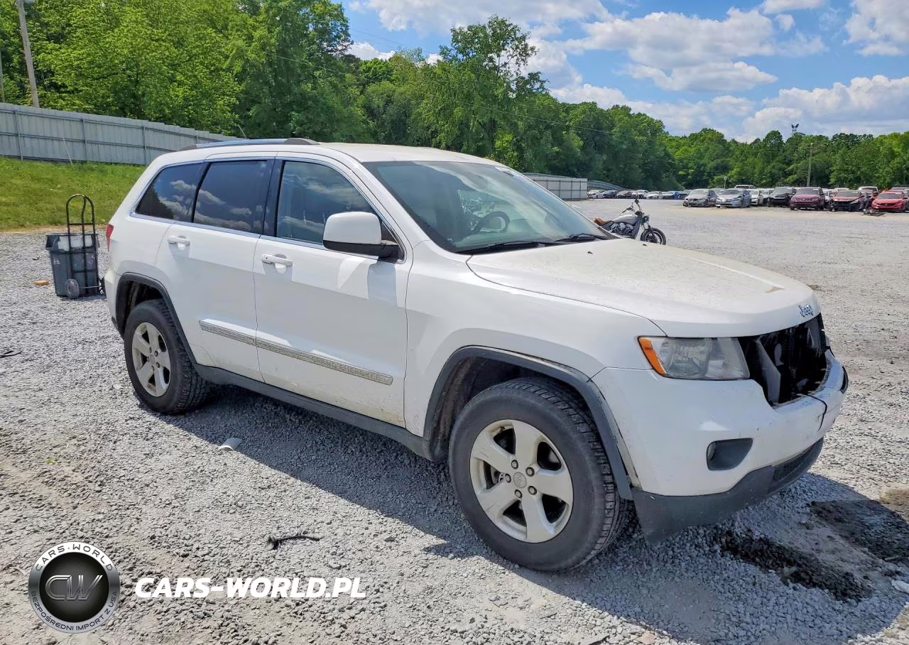 2013 Jeep Grand Cherokee Laredo VIN:1C4RJEAG7DC588061 - 4
