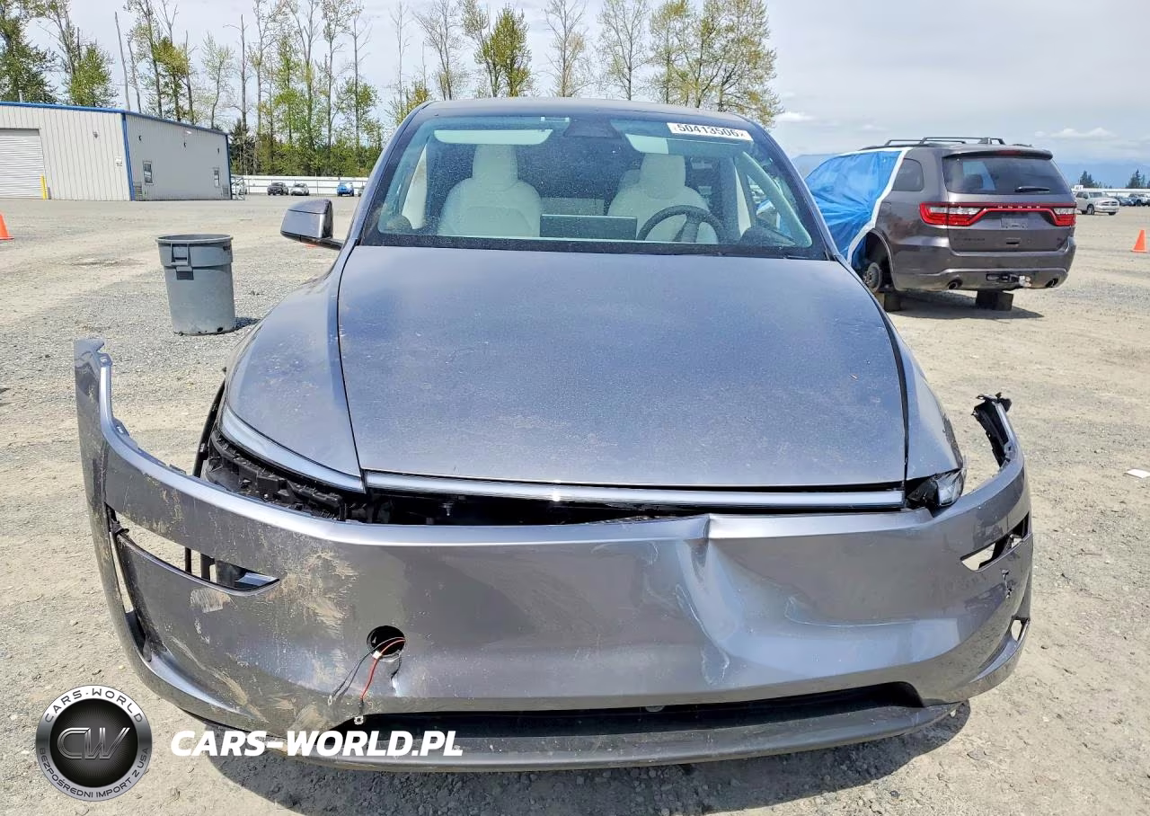 2026 Tesla Model Y VIN:7SAYGDEEXTF566346 - 5