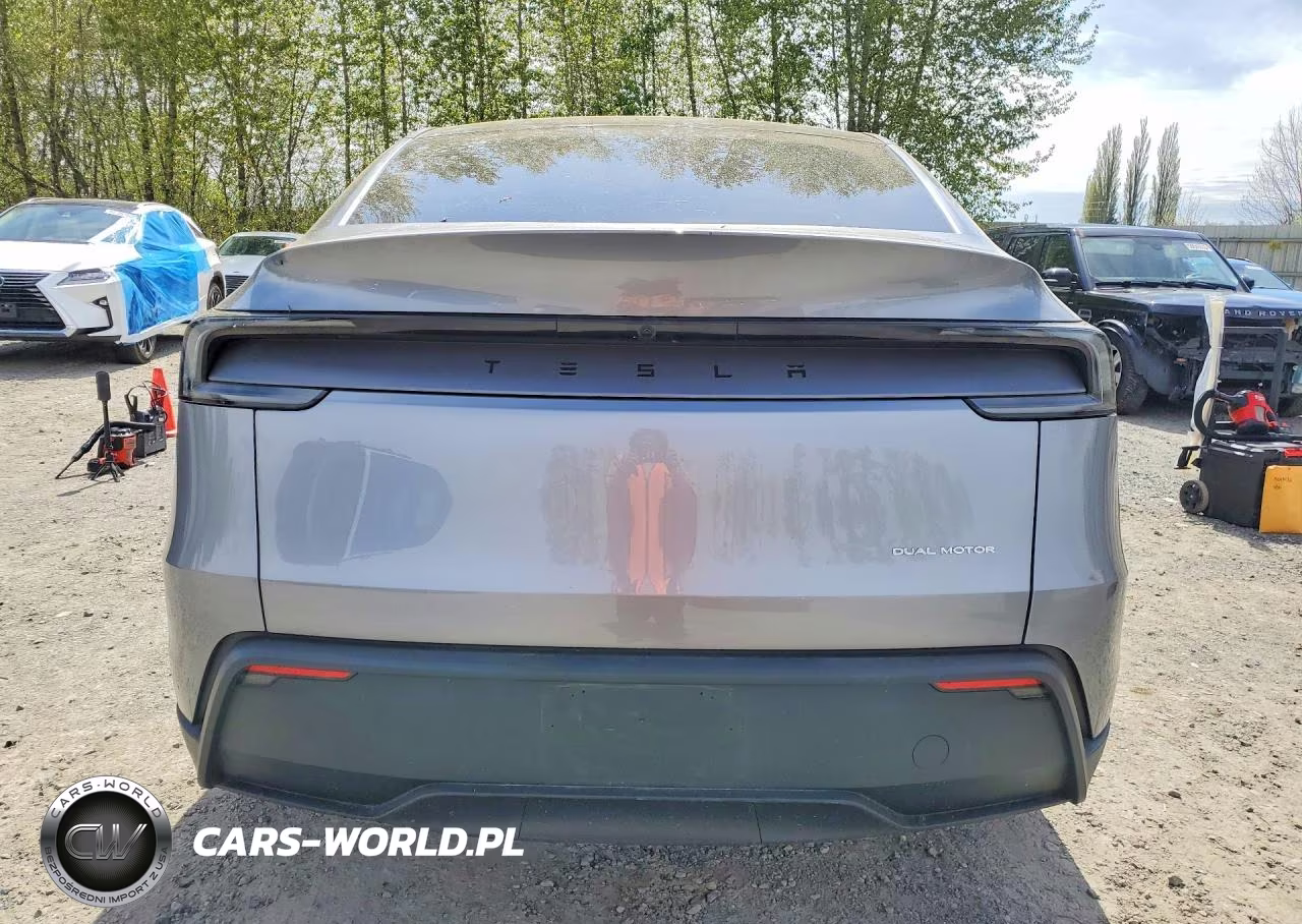 2026 Tesla Model Y VIN:7SAYGDEEXTF566346 - 6