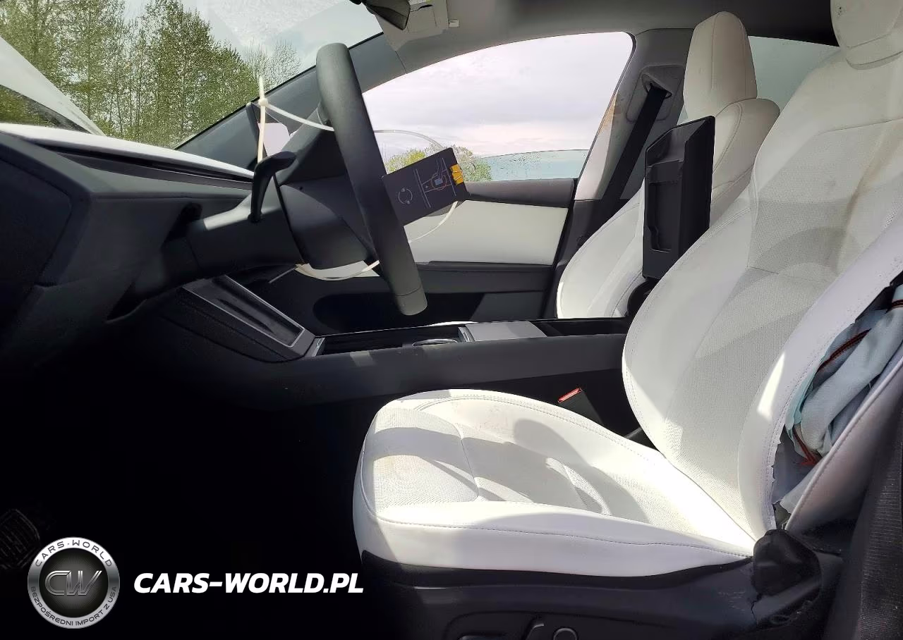 2026 Tesla Model Y VIN:7SAYGDEEXTF566346 - 7