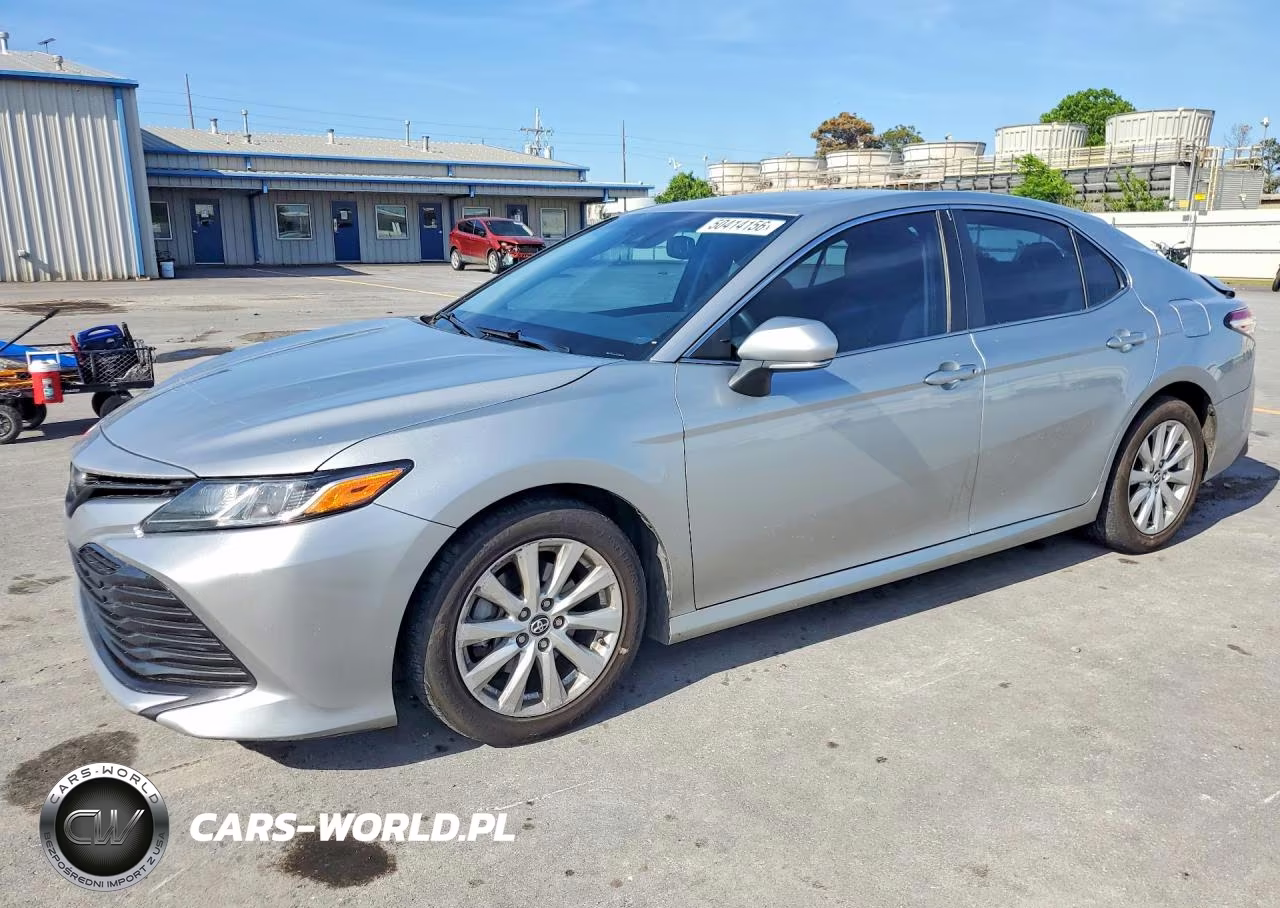 2018 Toyota Camry Le – zdjęcie 1 z 12